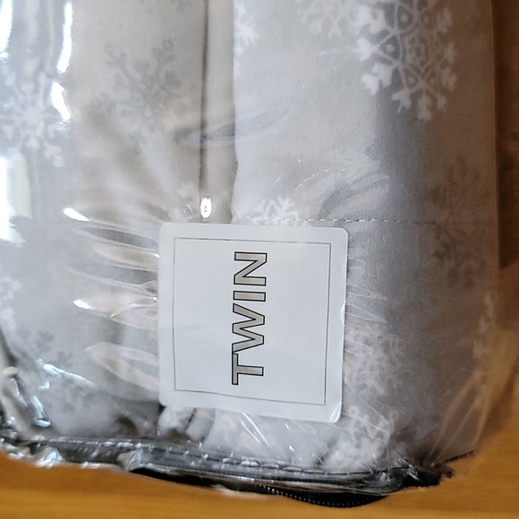 *Cuddl Duds Heavyweight Twin Sheet Set - Picture 5 of 6